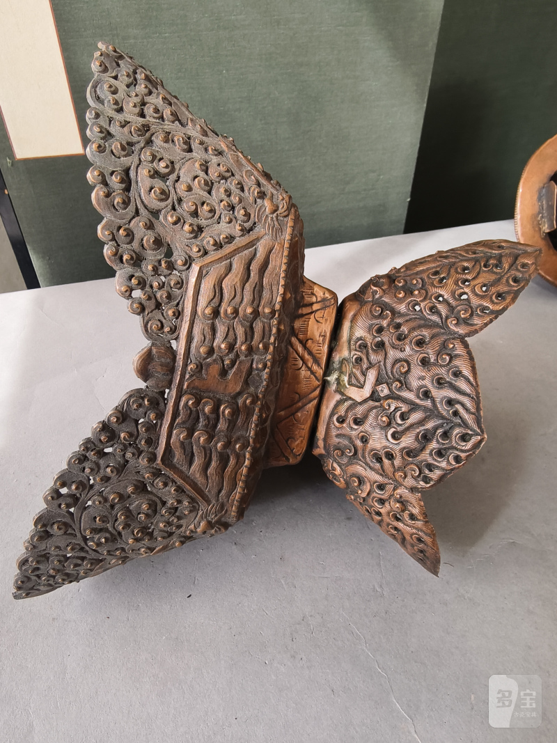A COPPER EMBOSSED KAPALA WITH COVER ON STAND - 图12